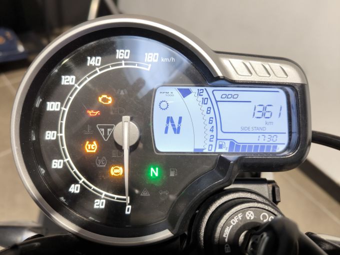 TRIUMPH SPEED 400 4