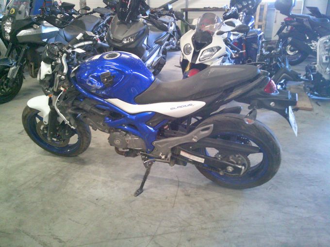 SUZUKI GLADIUS 650 4