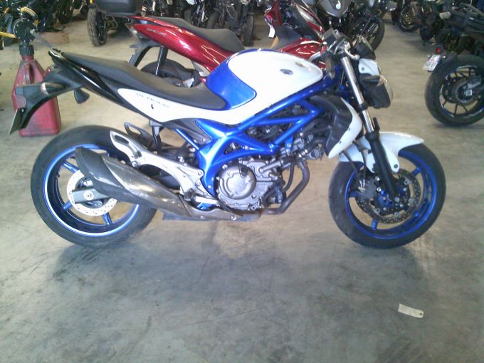 SUZUKI GLADIUS 650 4