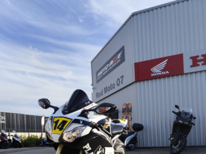 HONDA CBR1000RR FIREBLADE 4