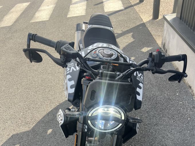 HUSQVARNA SVARTPILEN 801 4