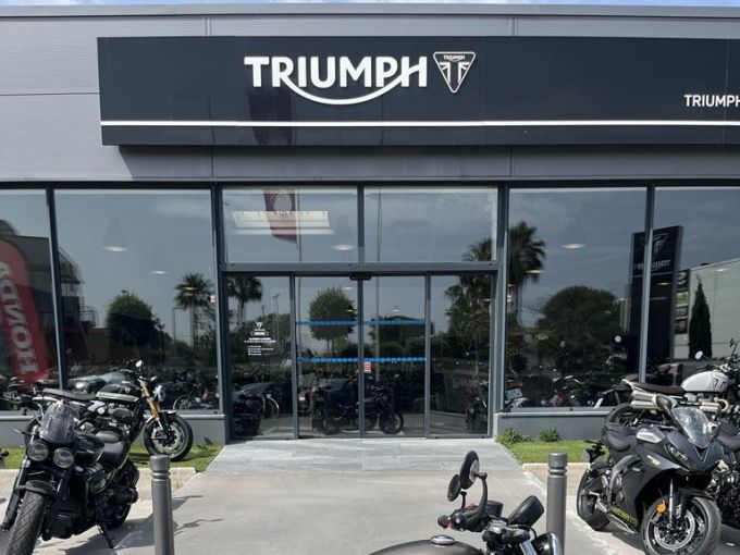 TRIUMPH Bonneville Bobber 1200 4