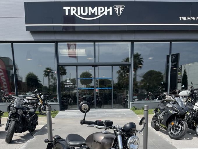 TRIUMPH Bonneville Bobber 1200 4