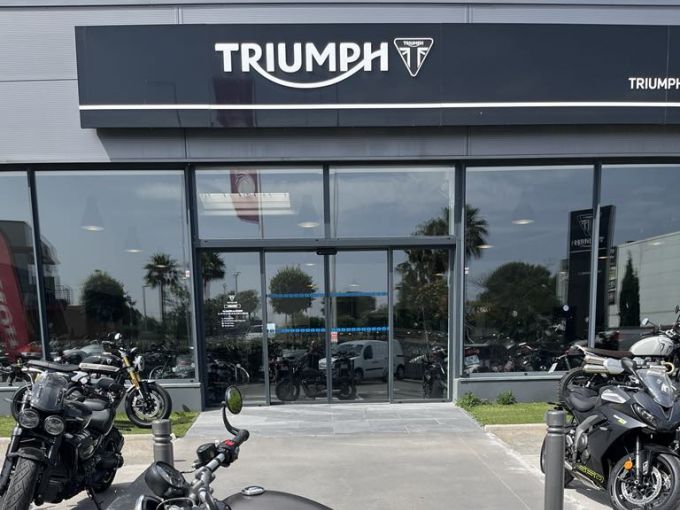 TRIUMPH Bonneville Bobber 1200 4