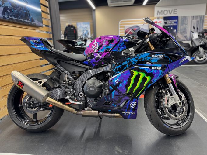 YAMAHA R9 4