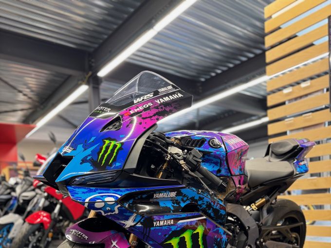 YAMAHA R9 4