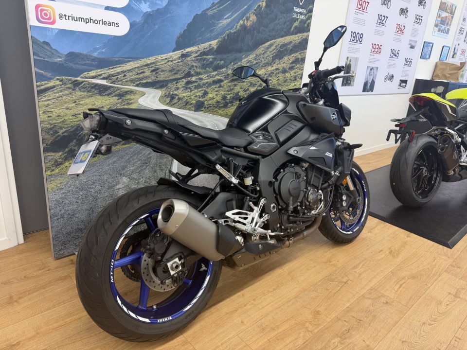 YAMAHA MT-10 4