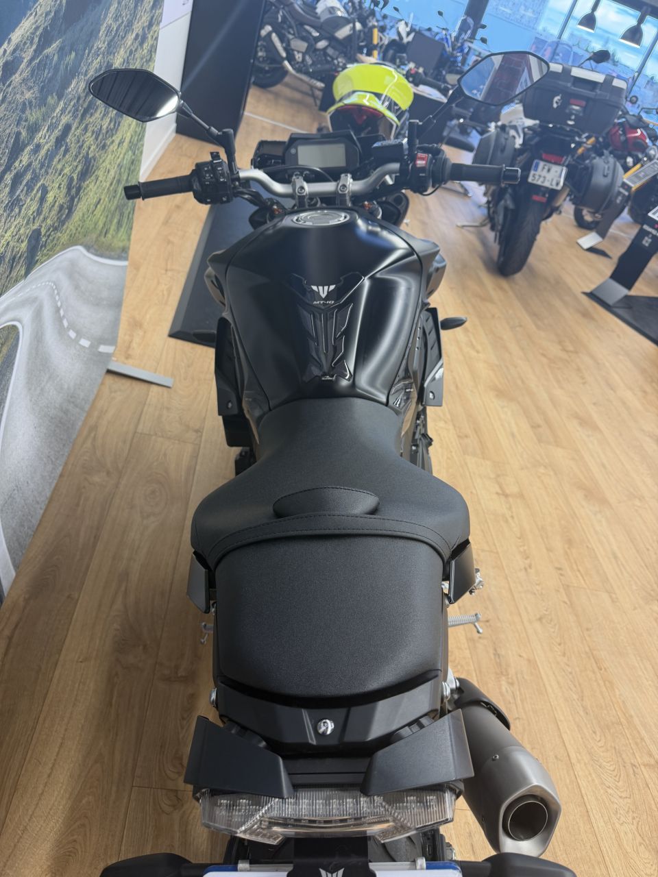 YAMAHA MT-10 4
