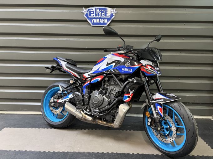 YAMAHA MT-07 4