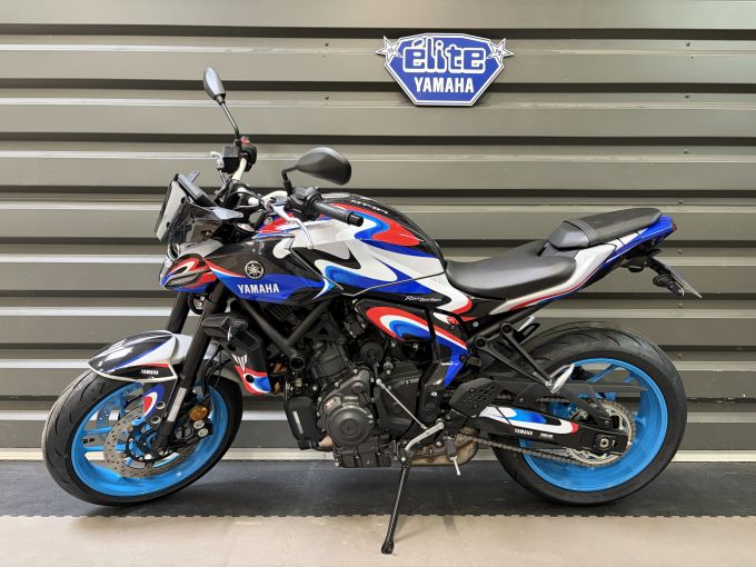 YAMAHA MT-07 4