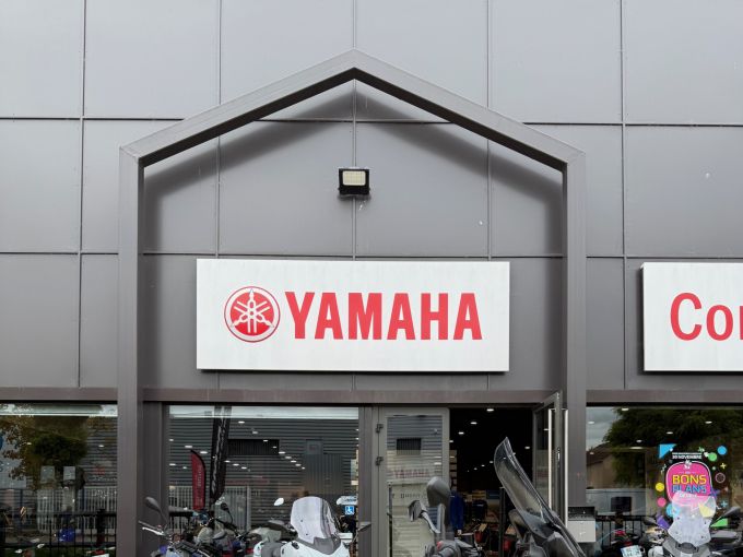 YAMAHA XMAX 300 Tech Max 4