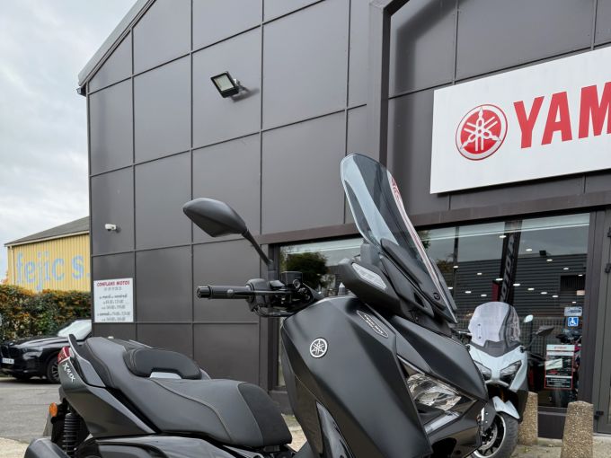 YAMAHA XMAX 300 Tech Max 4