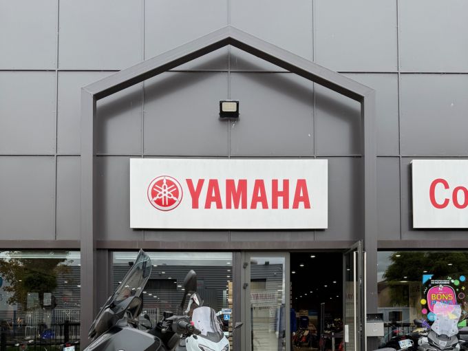 YAMAHA XMAX 300 Tech Max 4
