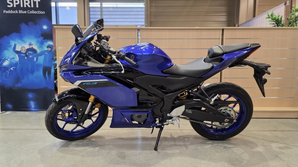YAMAHA YZF-R3 4