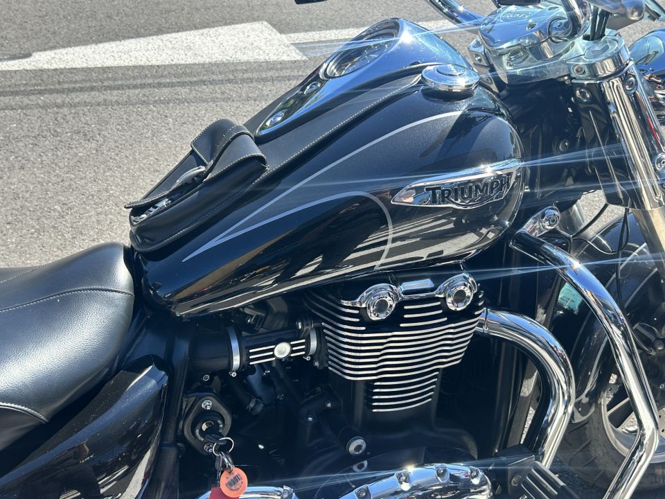 TRIUMPH Thunderbird 1700 Commander 4