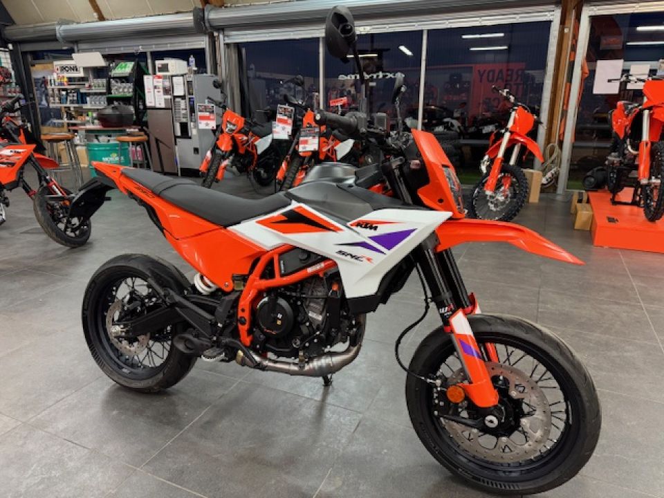 KTM 390 SMC R 4
