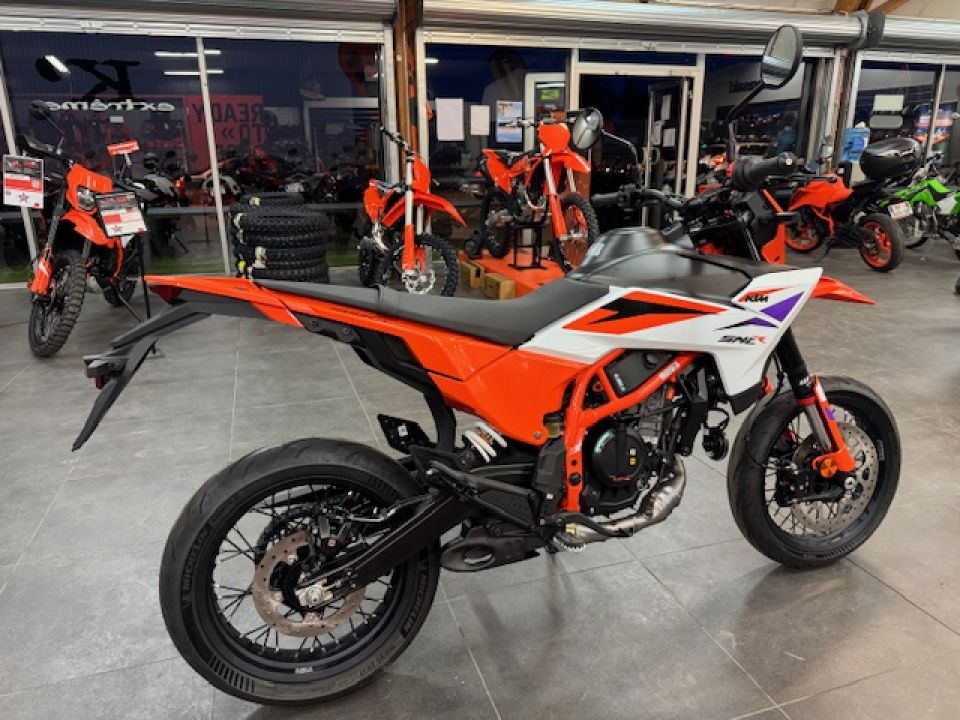KTM 390 SMC R 4