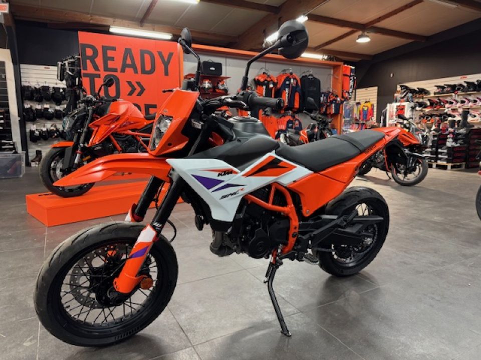KTM 390 SMC R 4