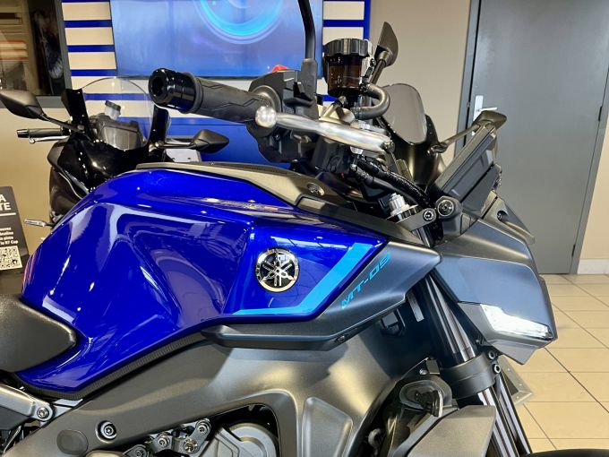 YAMAHA MT-09 Y-AMT 4