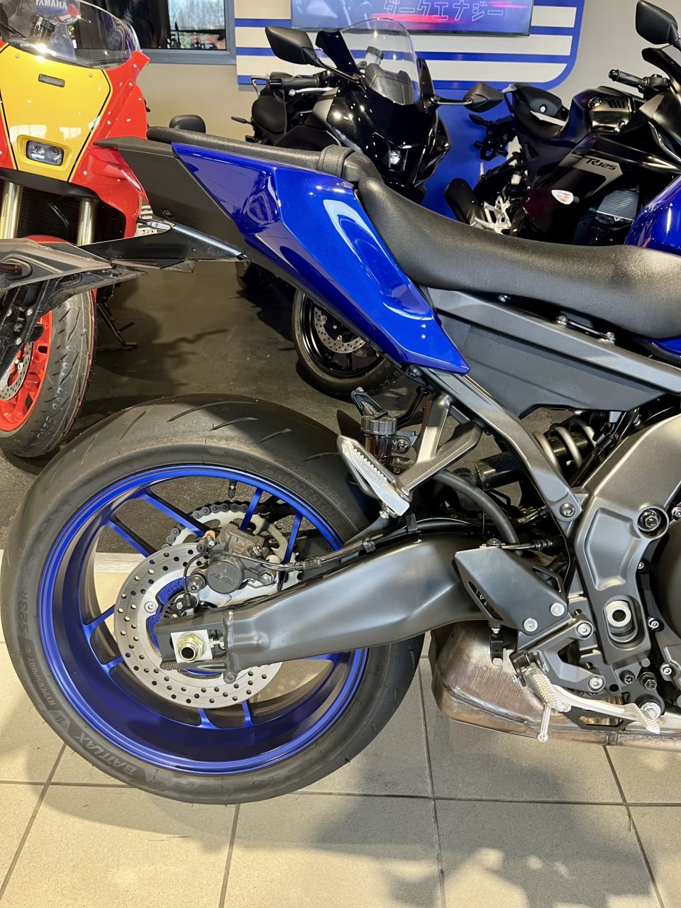 YAMAHA MT-09 Y-AMT 4