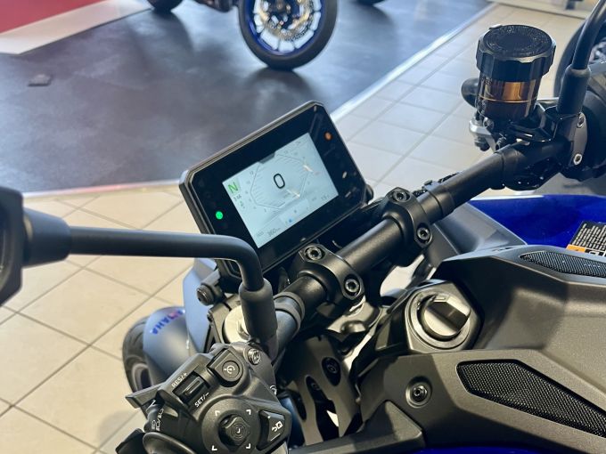 YAMAHA MT-09 Y-AMT 4