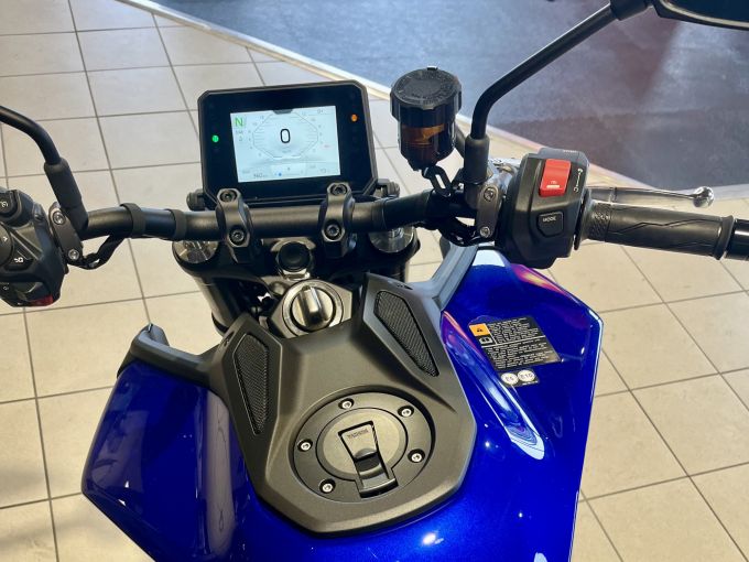 YAMAHA MT-09 Y-AMT 4
