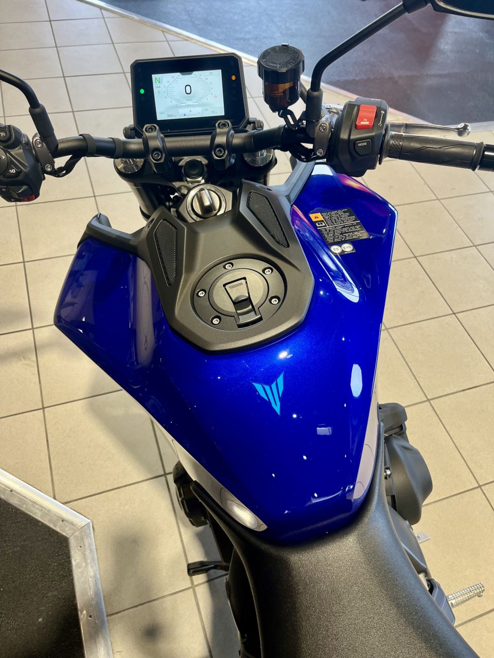 YAMAHA MT-09 Y-AMT 4