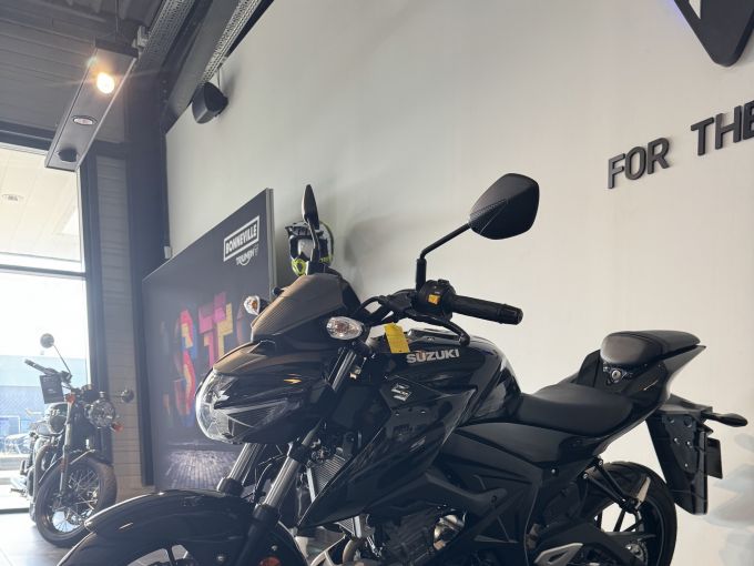 SUZUKI gsx-s 125 4