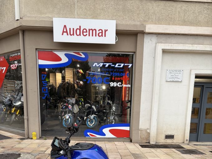 YAMAHA MT-09  Y-AMT 4