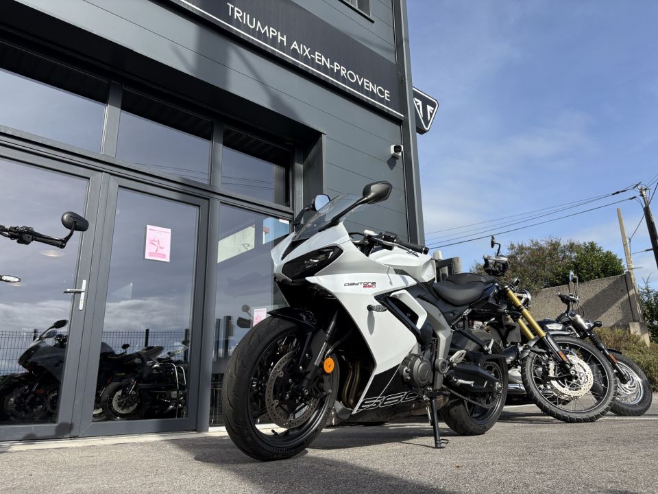 TRIUMPH 	DAYTONA 660 4