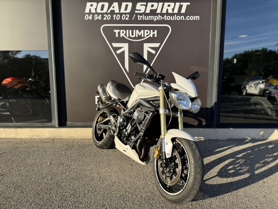 TRIUMPH STREET TRIPLE 675 4