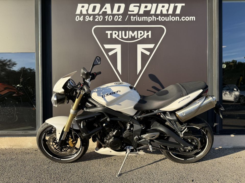 TRIUMPH STREET TRIPLE 675 4