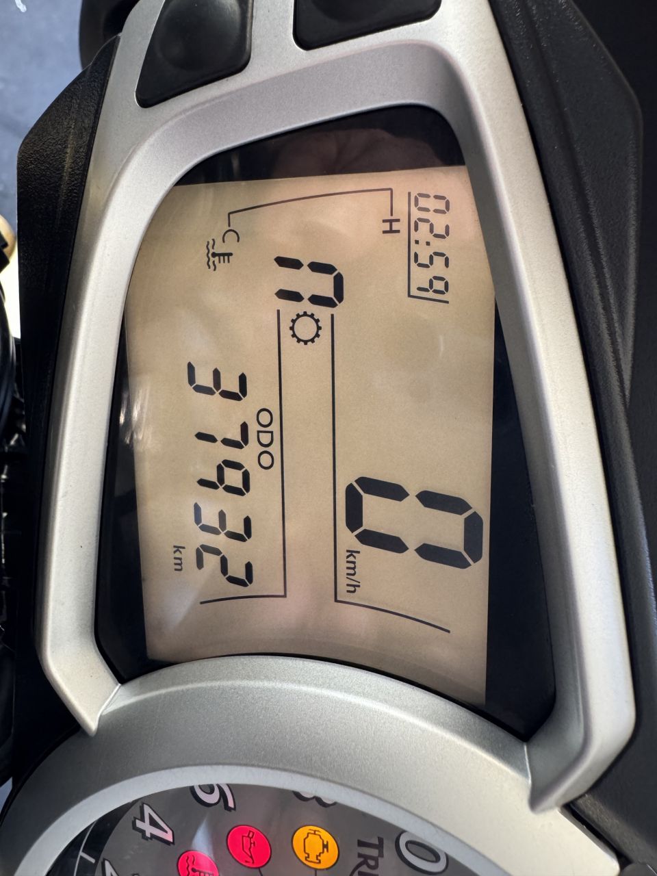 TRIUMPH STREET TRIPLE 675 4