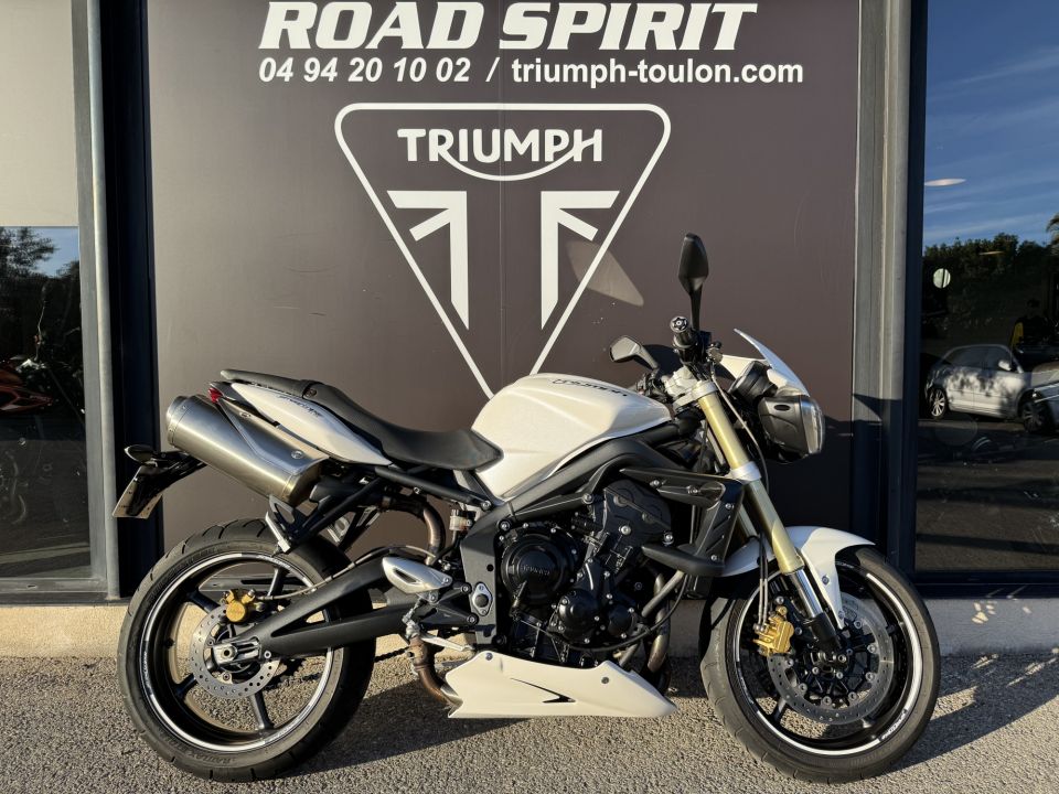 TRIUMPH STREET TRIPLE 675 4