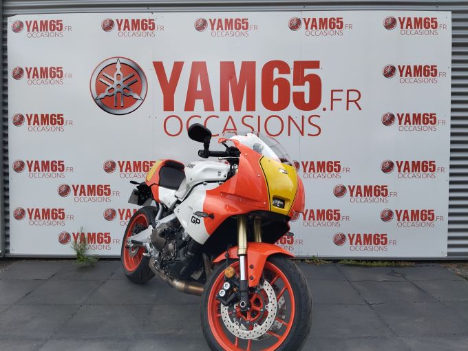 YAMAHA XSR 900 GP 4