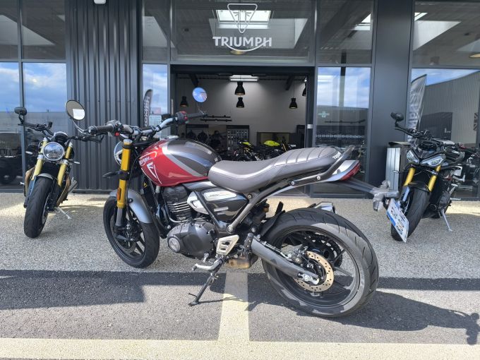 TRIUMPH SPEED 400 4