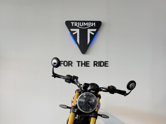 TRIUMPH SPEED 400 4