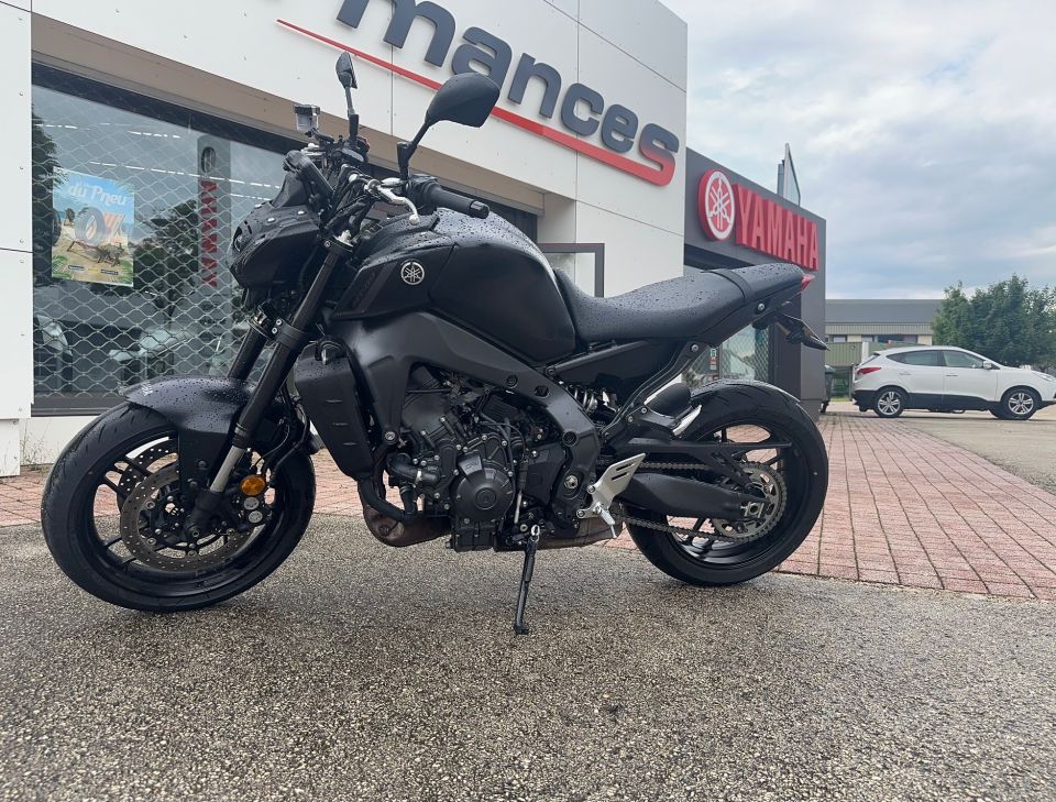 YAMAHA MT-09 4