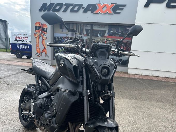 YAMAHA MT-09 4