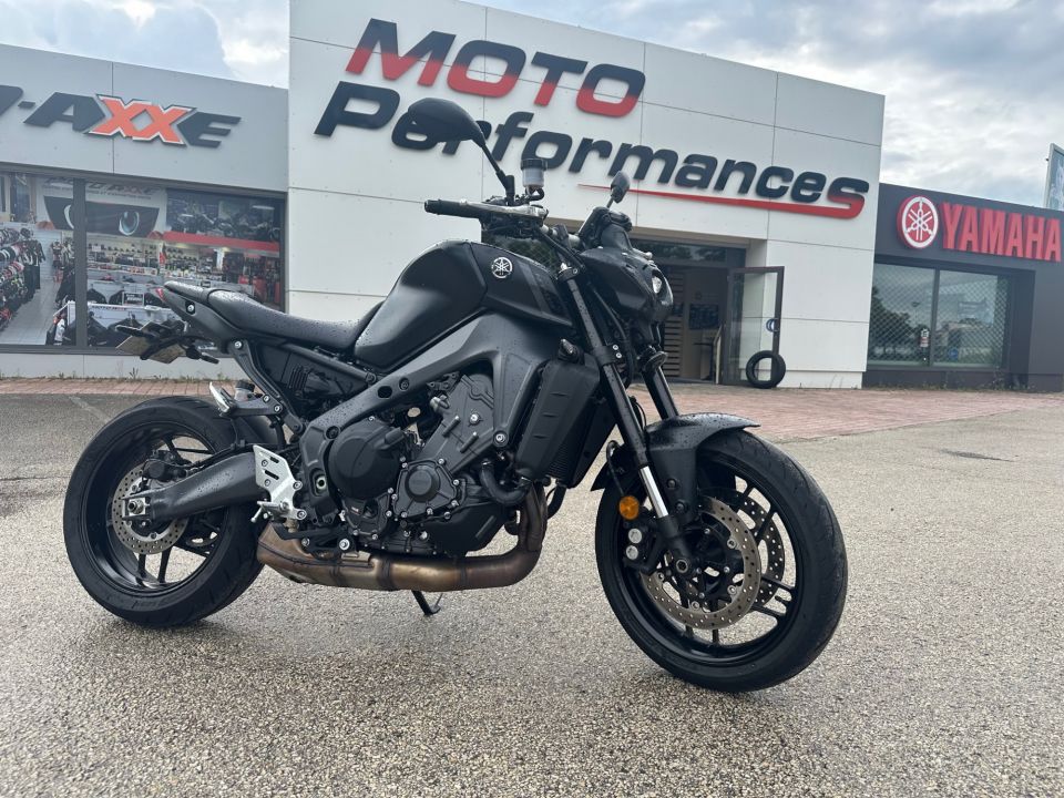YAMAHA MT-09 4