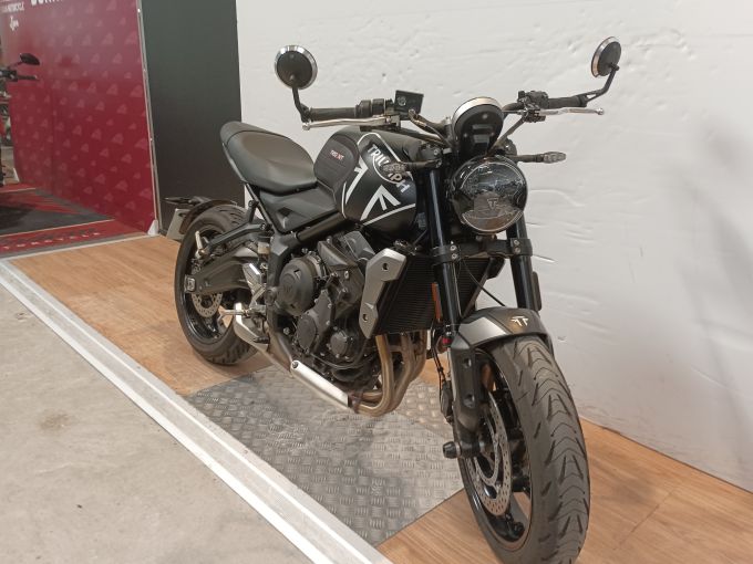 TRIUMPH 660 TRIDENT 4