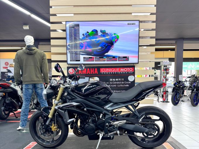 TRIUMPH STREET TRIPLE 675 4