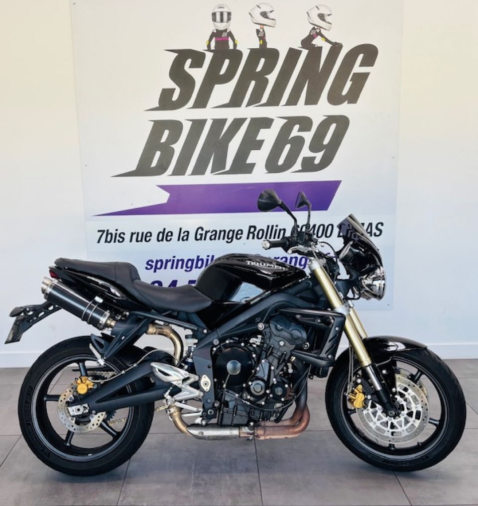 TRIUMPH STREET TRIPLE 675 4
