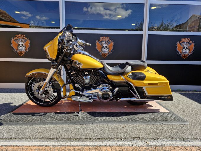 HARLEY-DAVIDSON TOURING STREET GLIDE 1923 CVO  4