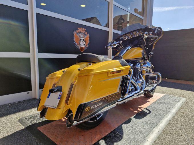HARLEY-DAVIDSON TOURING STREET GLIDE 1923 CVO  4