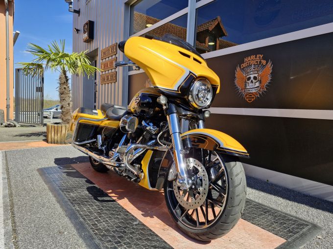 HARLEY-DAVIDSON TOURING STREET GLIDE 1923 CVO  4