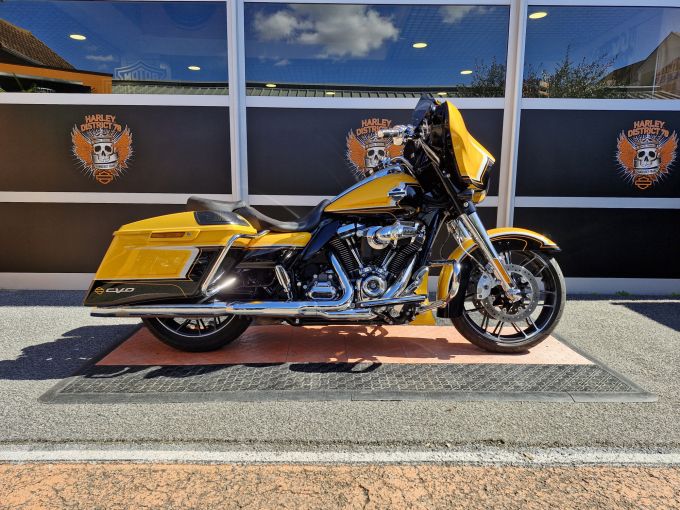 HARLEY-DAVIDSON TOURING STREET GLIDE 1923 CVO  4
