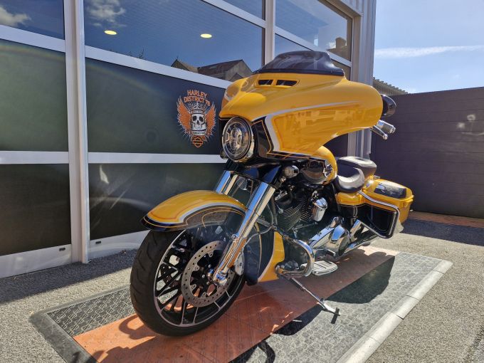 HARLEY-DAVIDSON TOURING STREET GLIDE 1923 CVO  4
