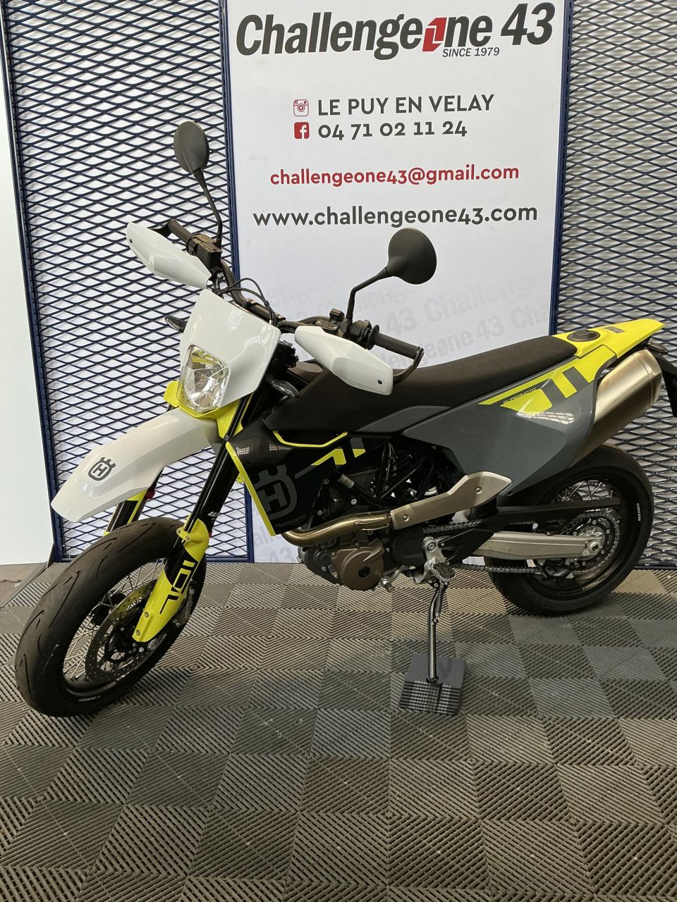 HUSQVARNA 701 SUPERMOTO 4