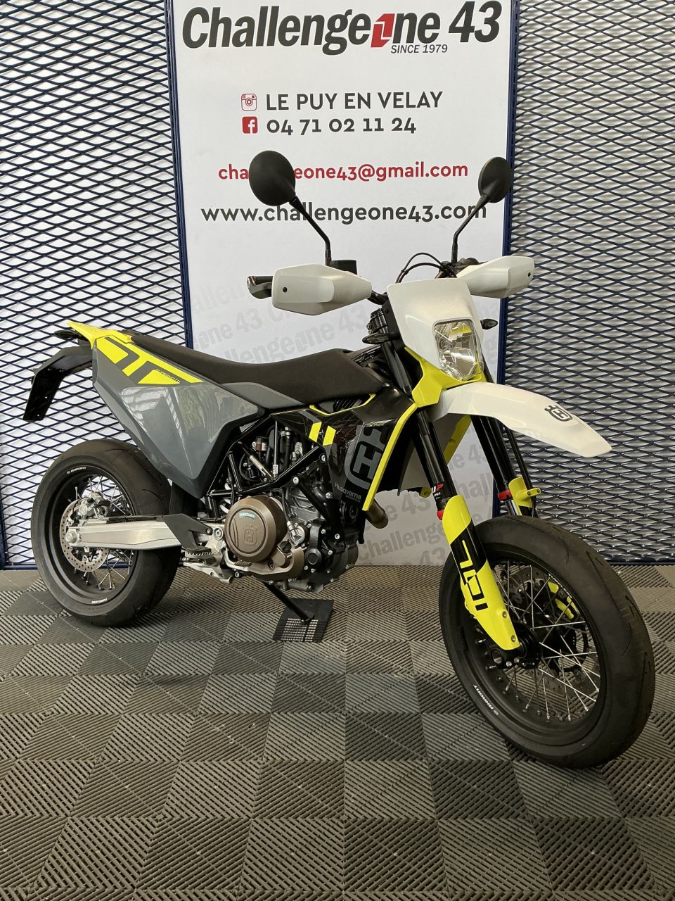 HUSQVARNA 701 SUPERMOTO 4